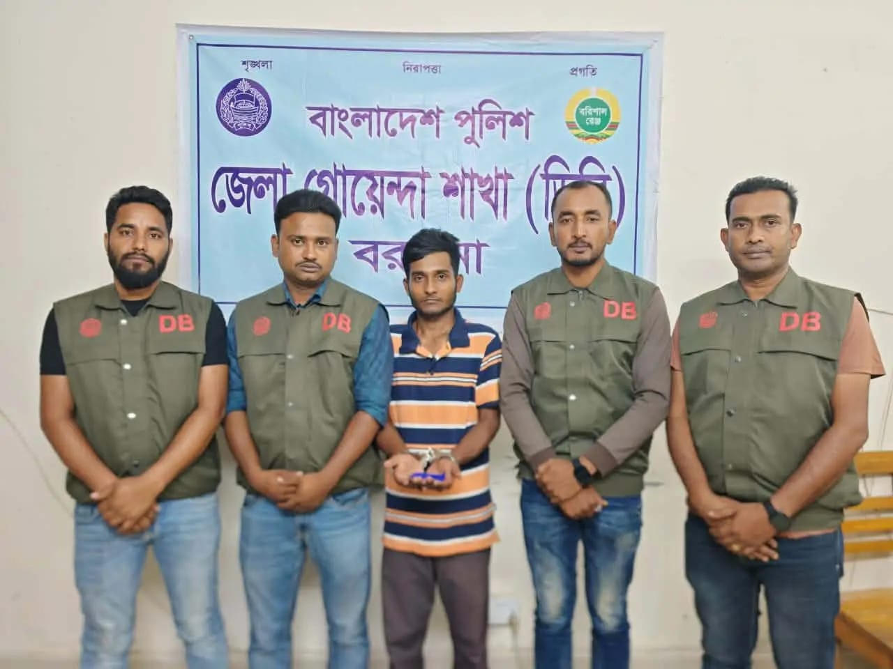 আমতলীতে ডিবি'র অভিযানে ইয়াবাসহ যুবক গ্রেফতার